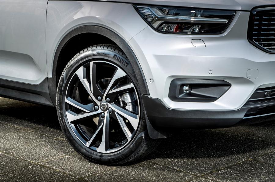 Колеса Volvo XC40 T5 R-Design 2017 года  (UK) (фото 34 из 41)